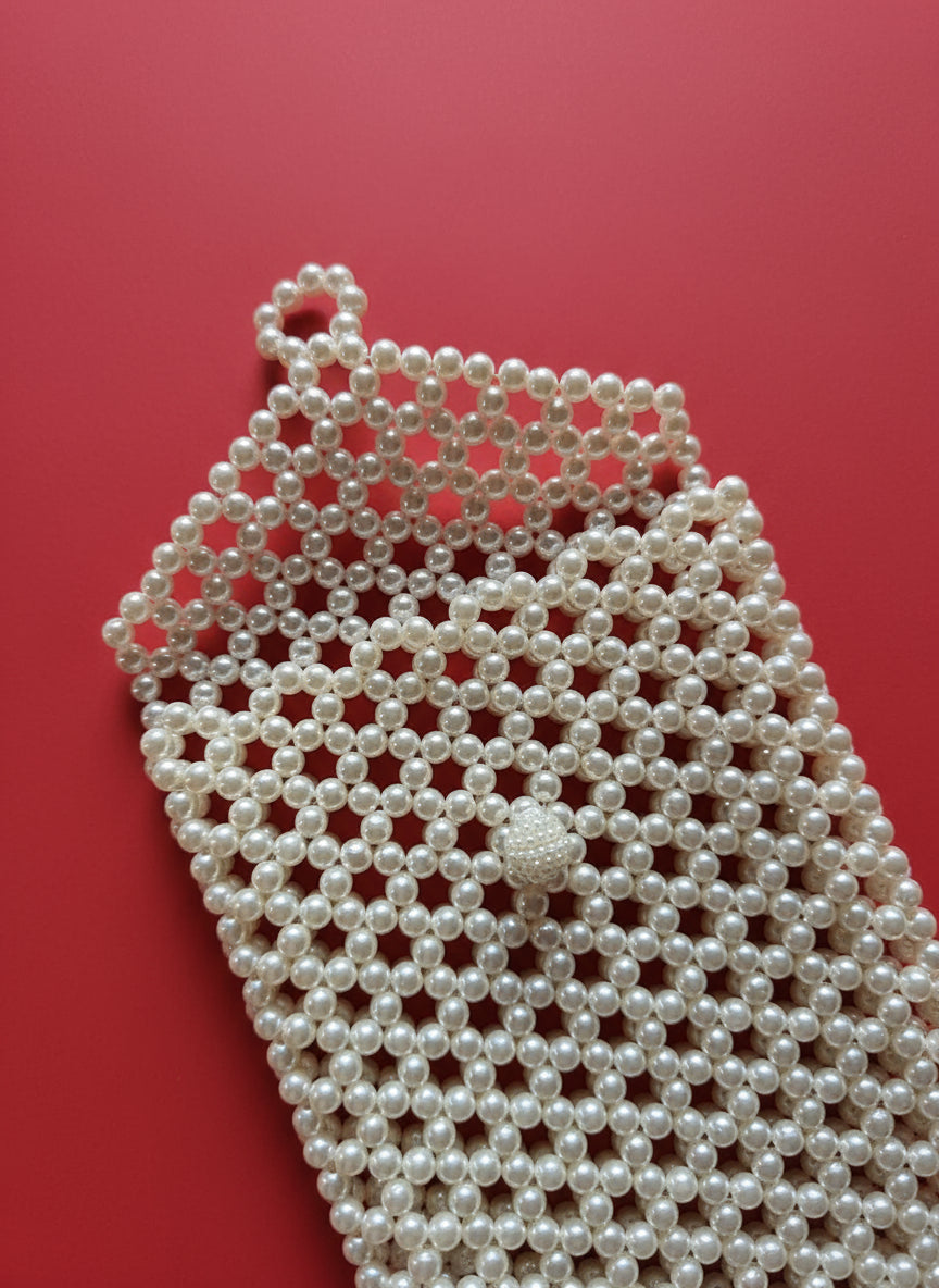 The Pearl Statement Phone Holder