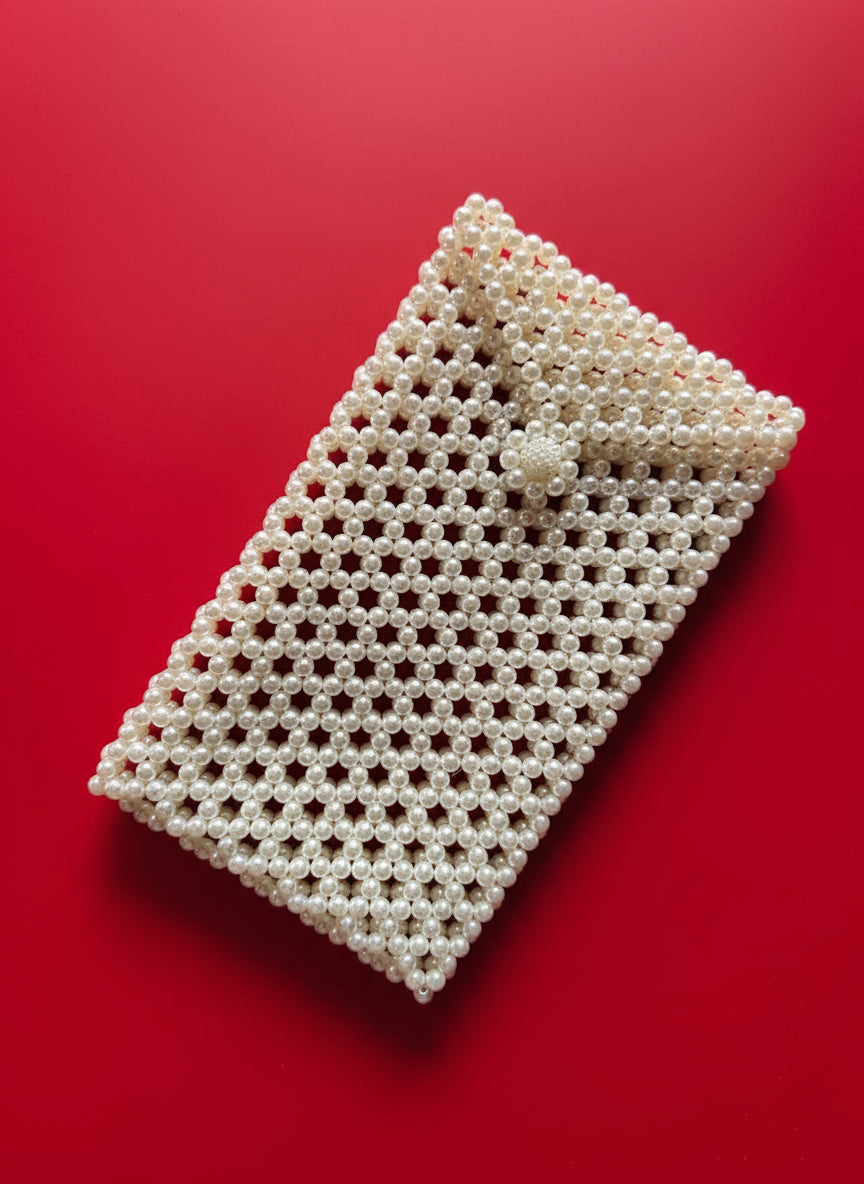 The Pearl Statement Phone Holder