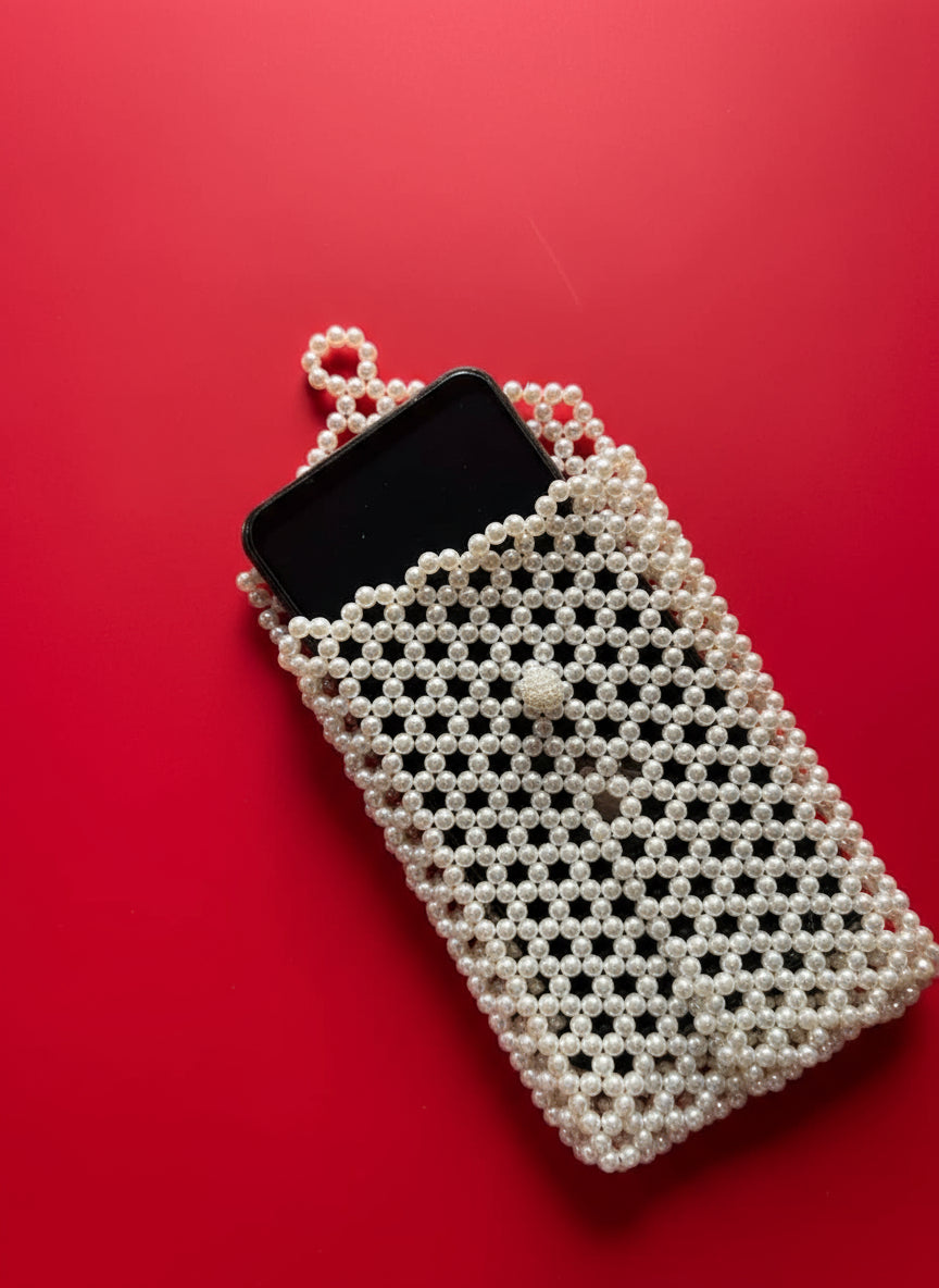 The Pearl Statement Phone Holder