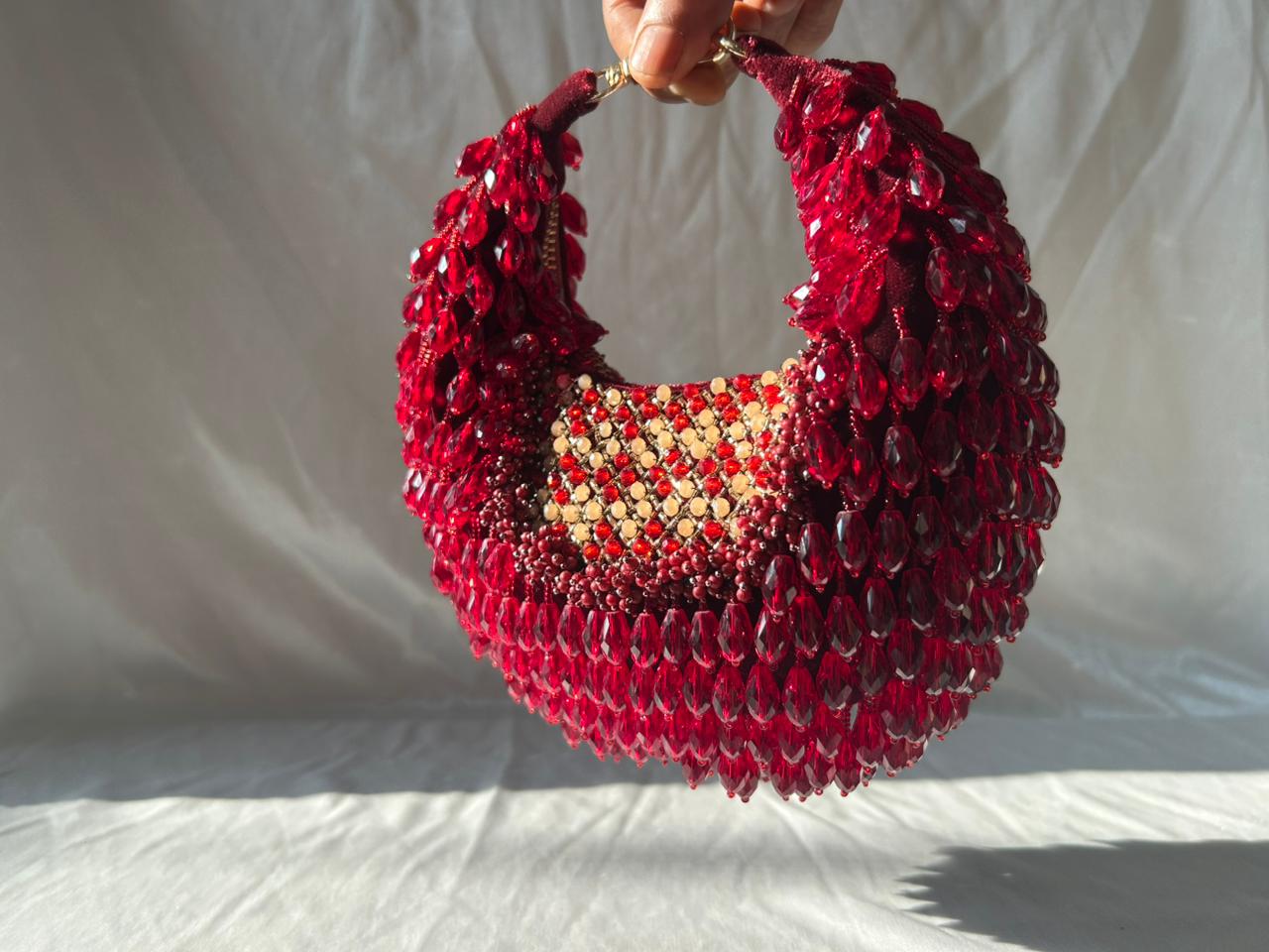 The Maroon Fringe Empress – Where Heritage Meets Festive Freedom