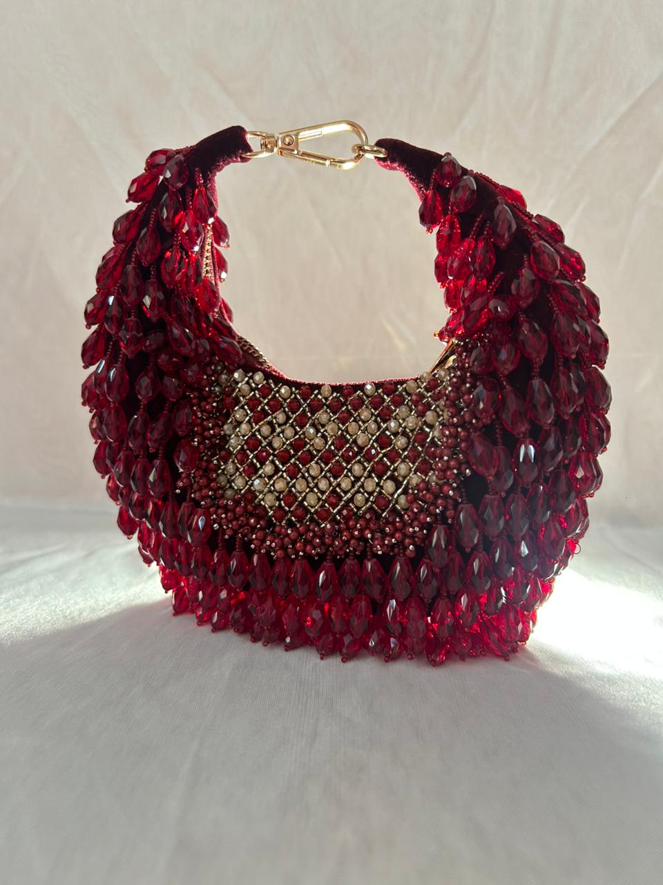 The Maroon Fringe Empress – Where Heritage Meets Festive Freedom